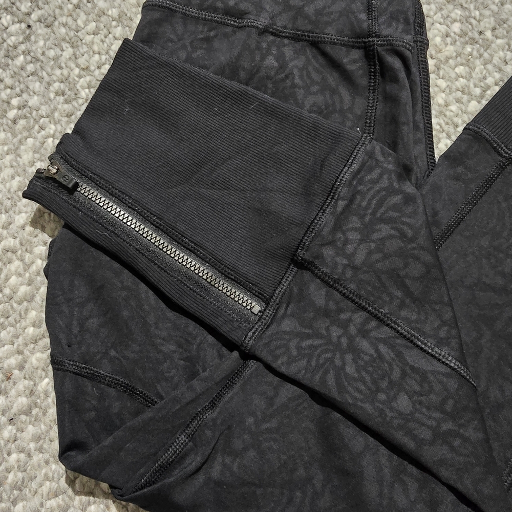 LULULEMON ankle Zip Leggings - Picture 2 of 4